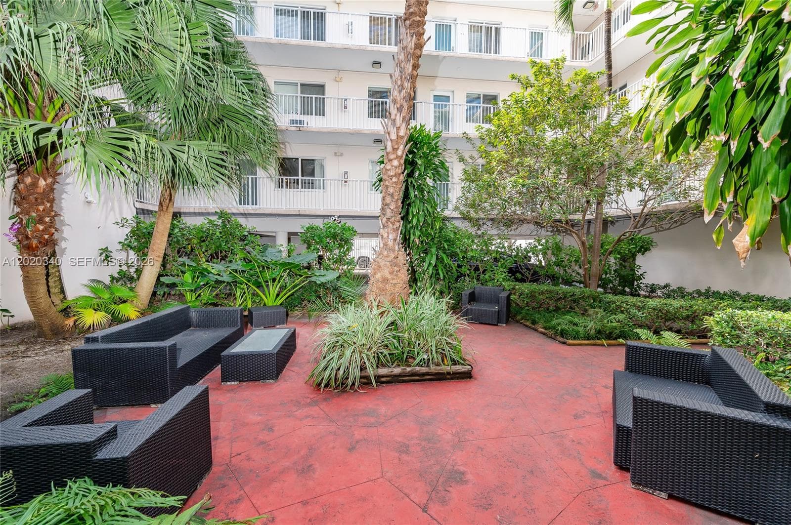 A12020340 — Miami Beach — 61