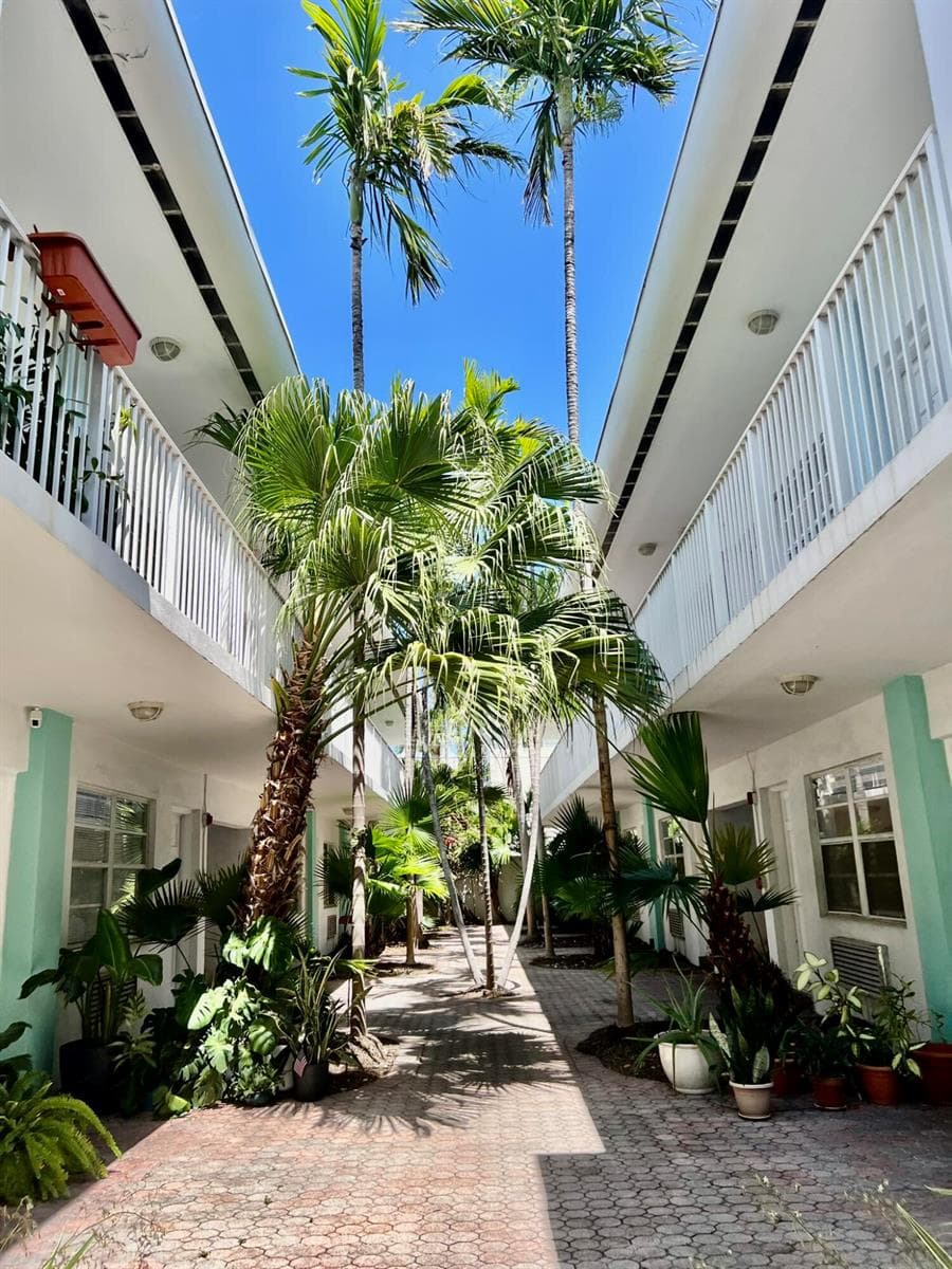 B26029435 — Miami Beach — 2