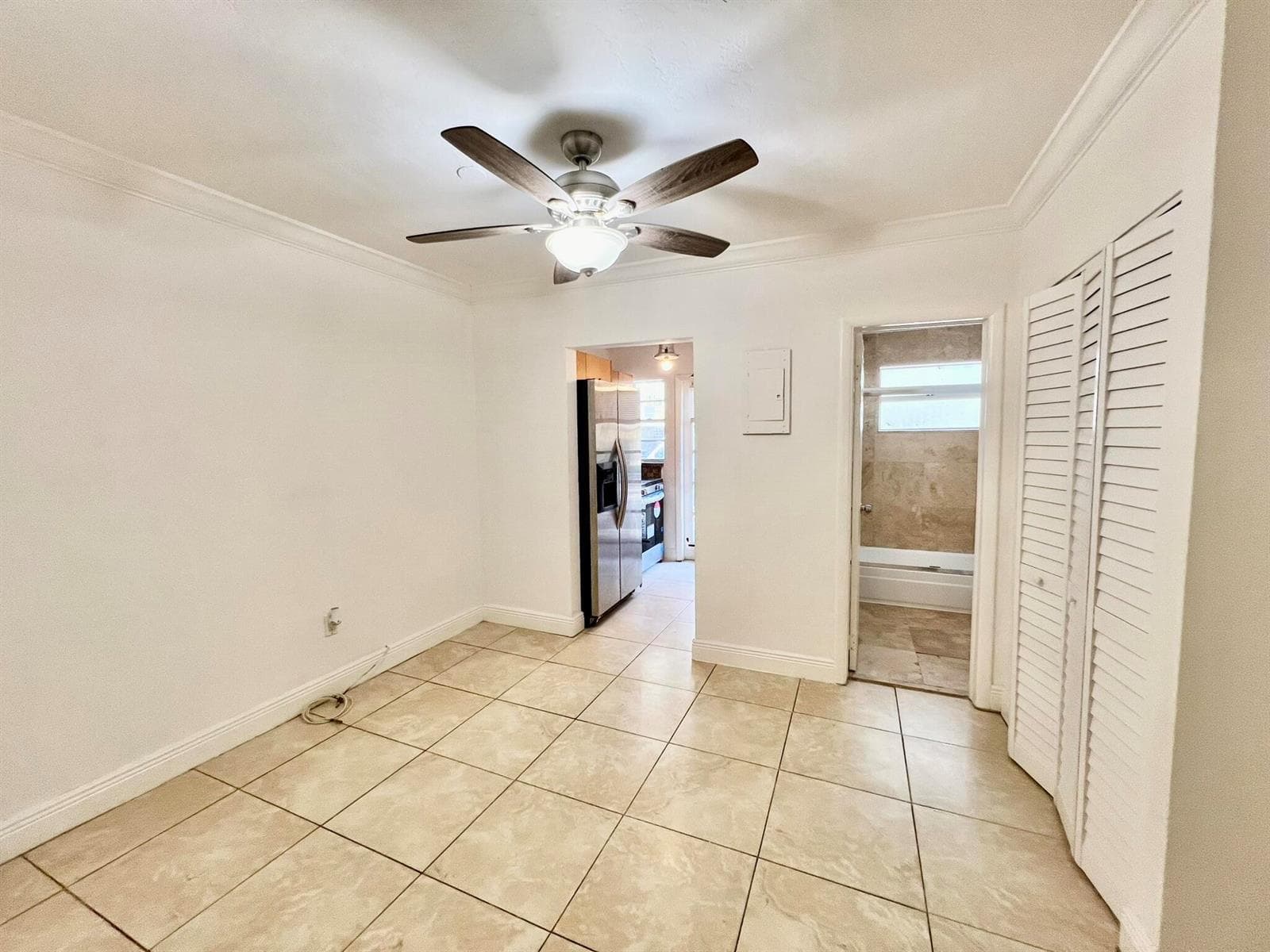 B26029435 — Miami Beach — 8