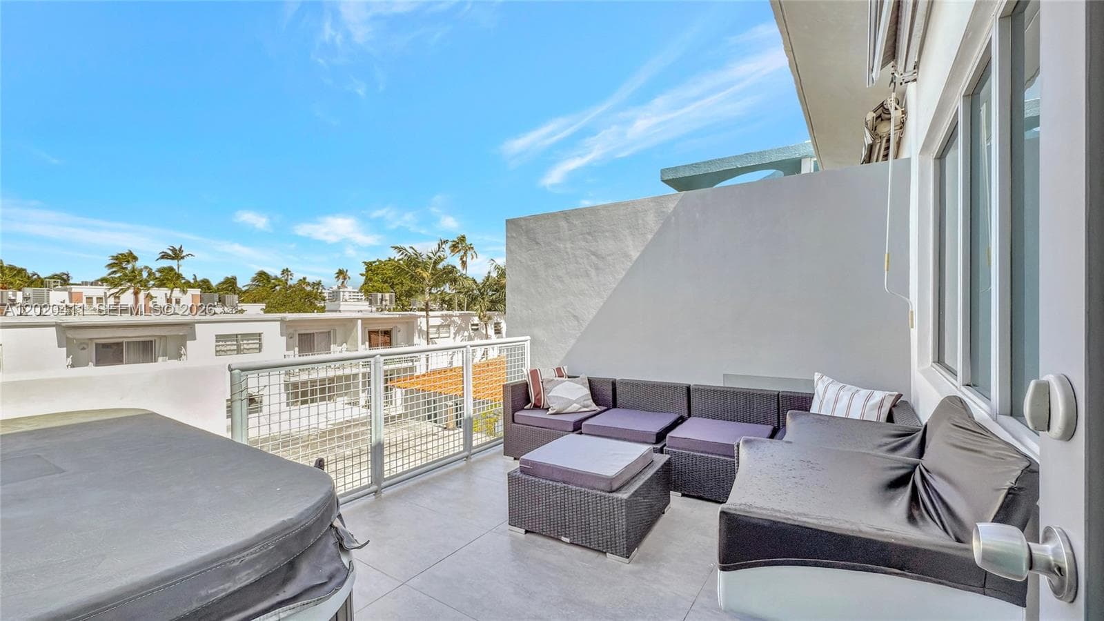 A12020411 — Miami Beach — 19