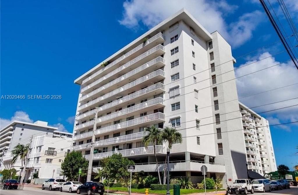 A12020466 — Miami Beach — 17