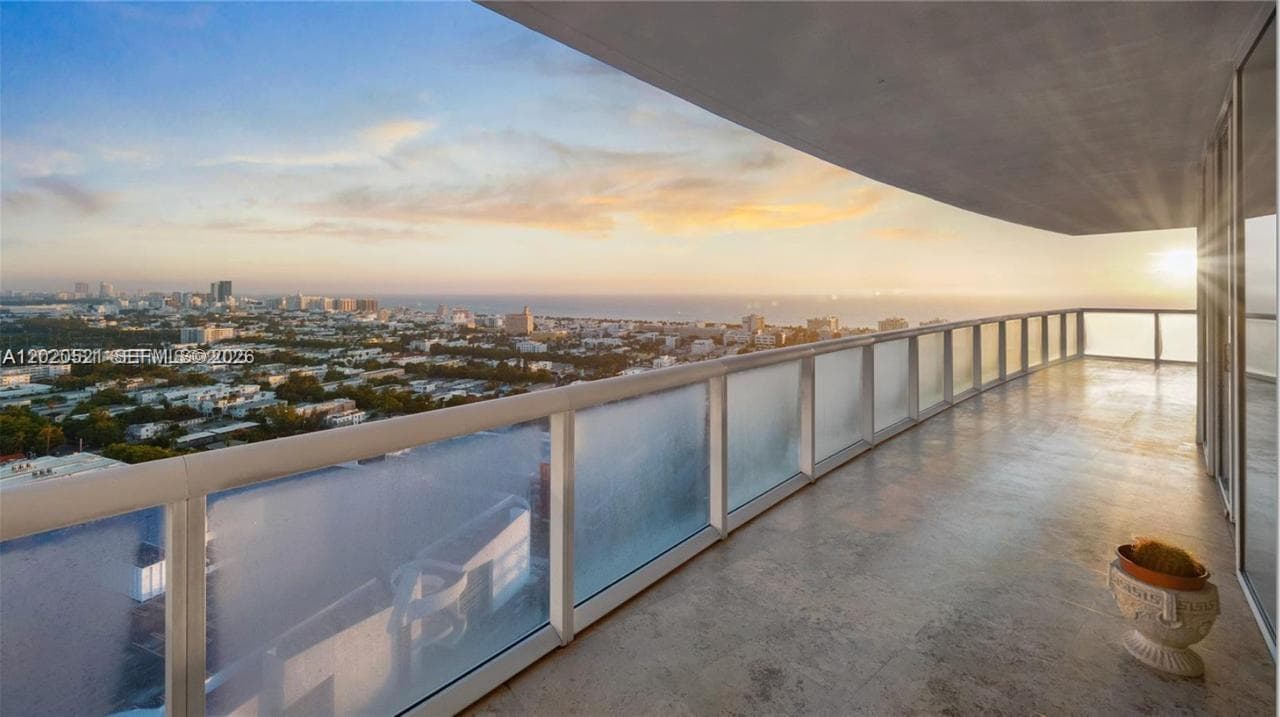 A12020521 — Miami Beach