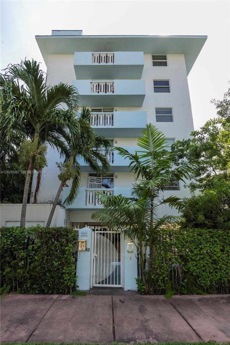 A12020582 — Miami Beach — 5