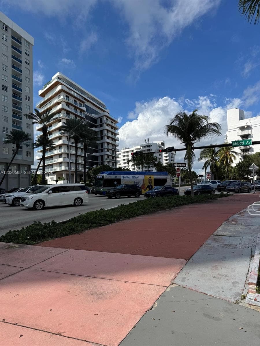 A12020599 — Miami Beach — 27