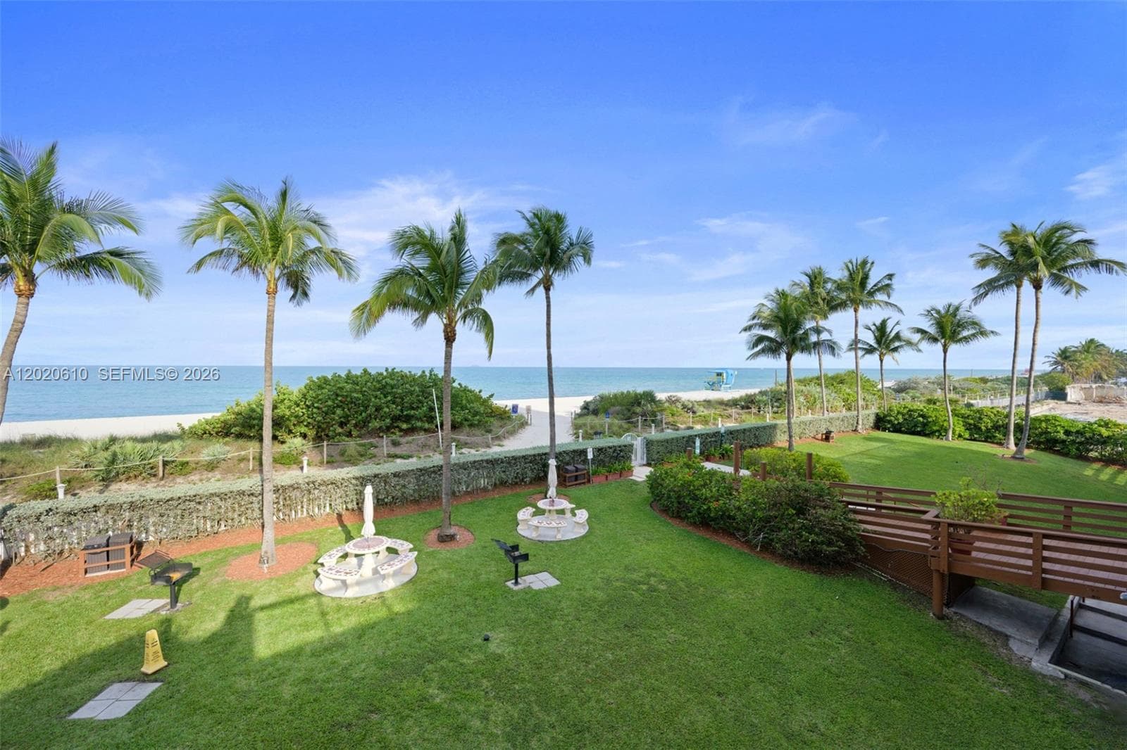 A12020610 — Miami Beach — 26