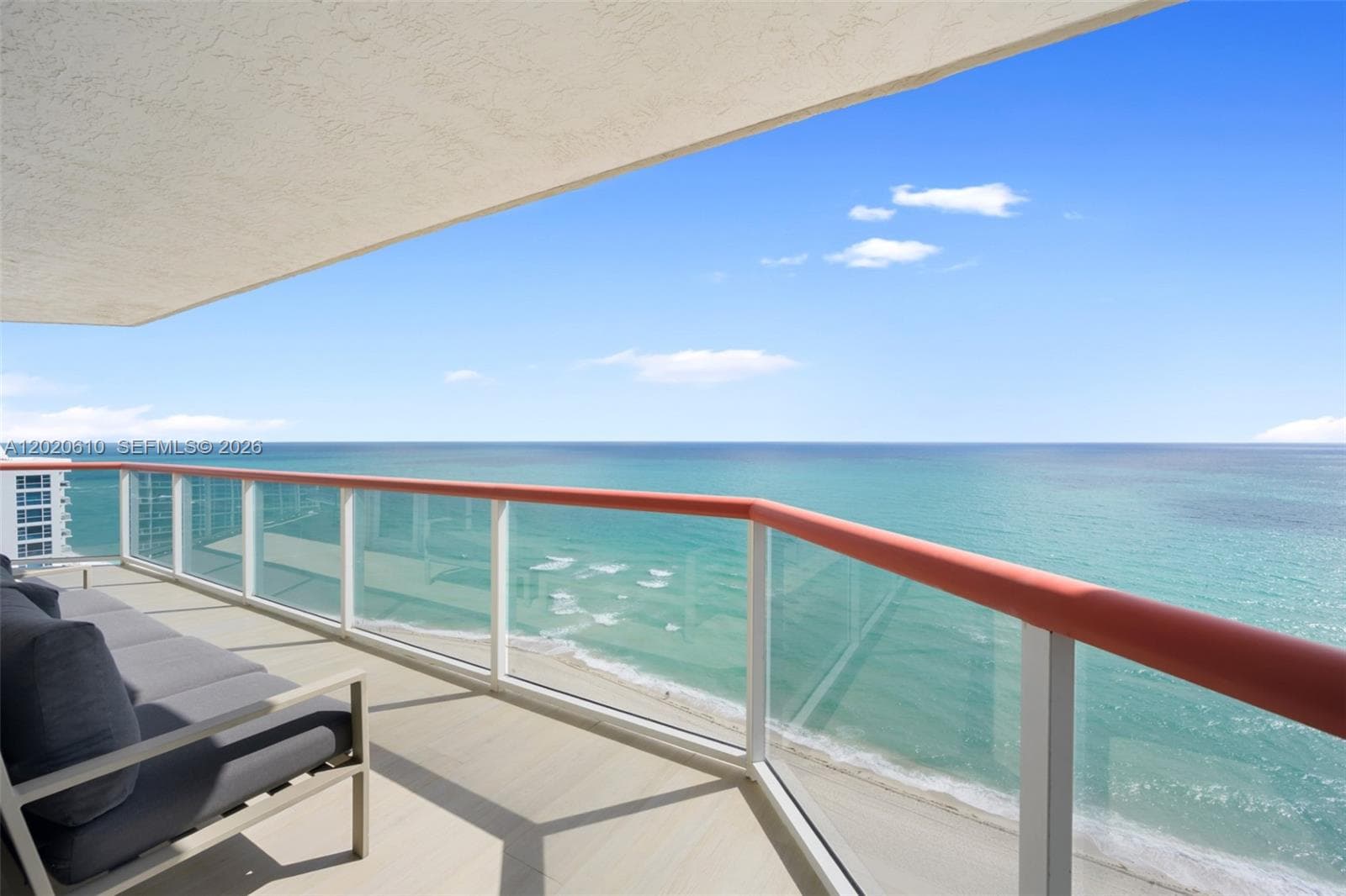 A12020610 — Miami Beach — 7