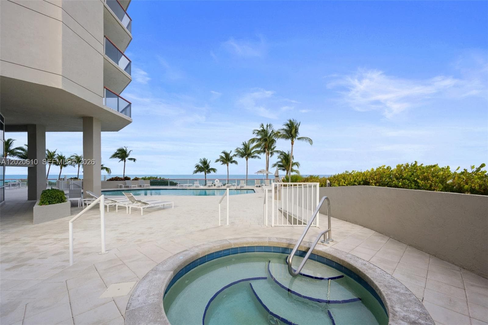 A12020610 — Miami Beach — 33