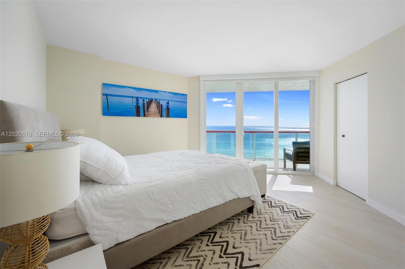 A12020610 — Miami Beach — 18