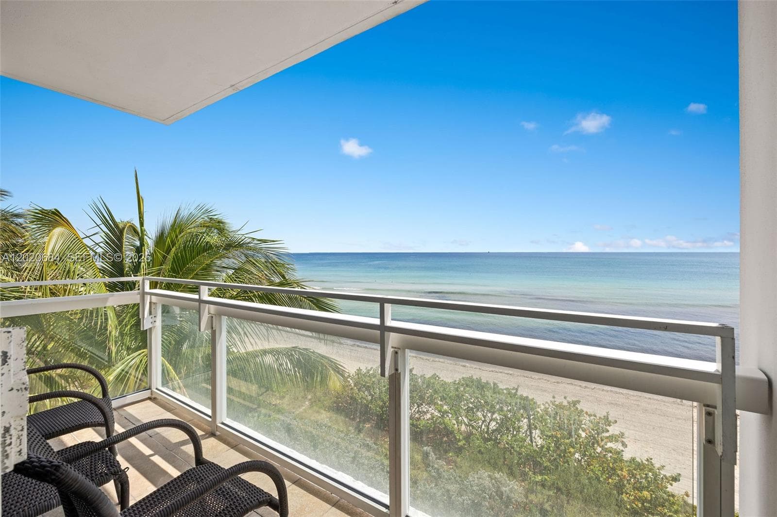 A12020684 — Miami Beach — 2