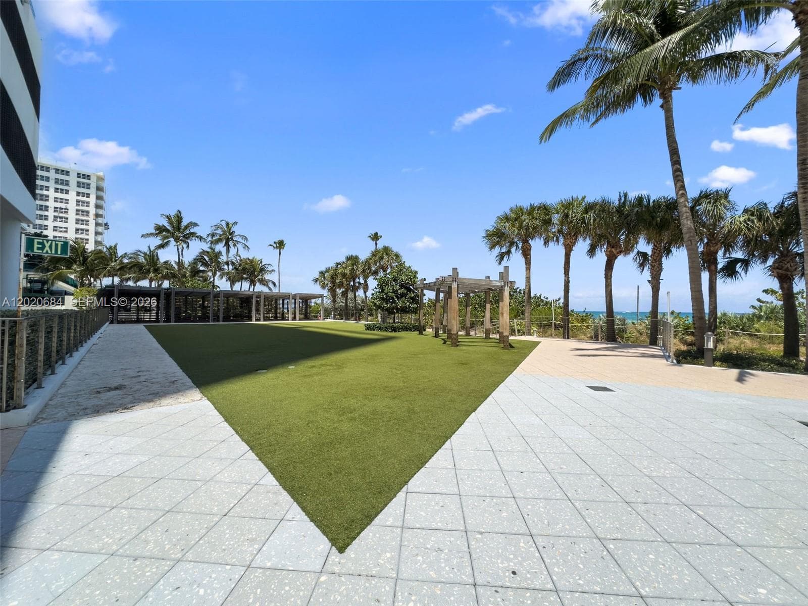 A12020684 — Miami Beach — 36