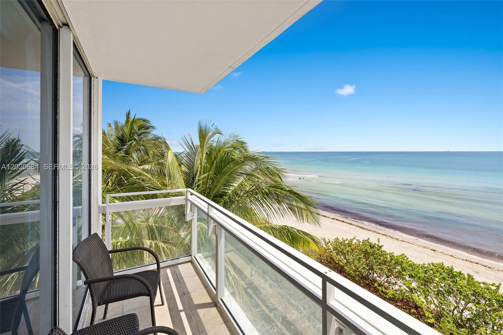 A12020684 — Miami Beach — 25