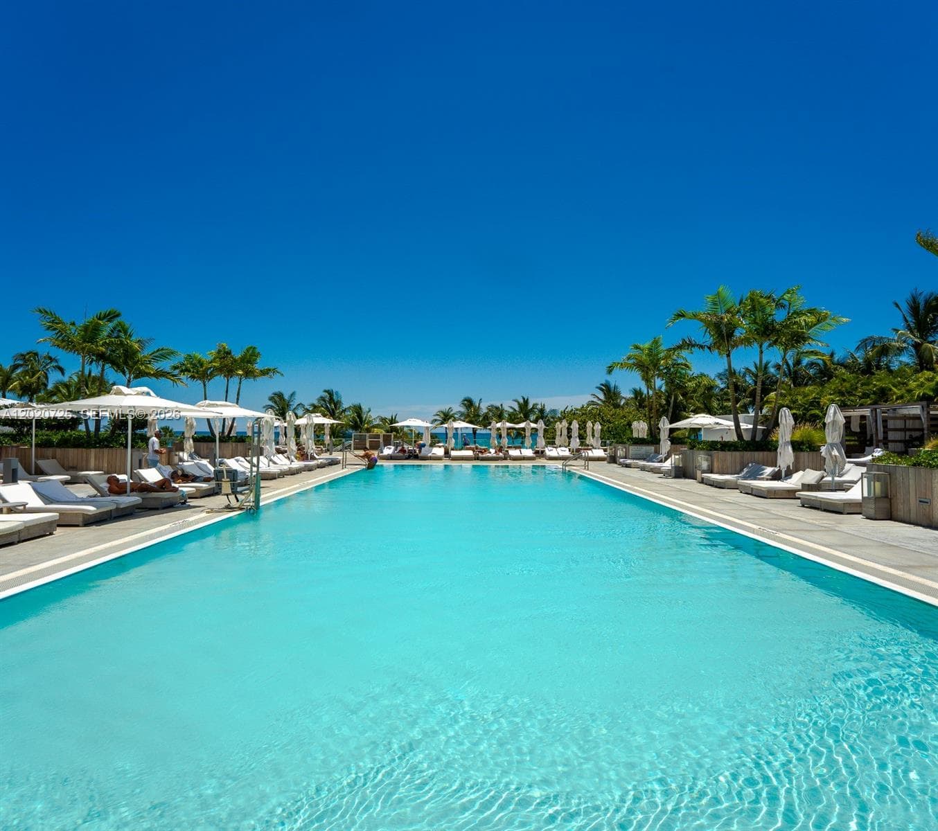 A12020725 — Miami Beach