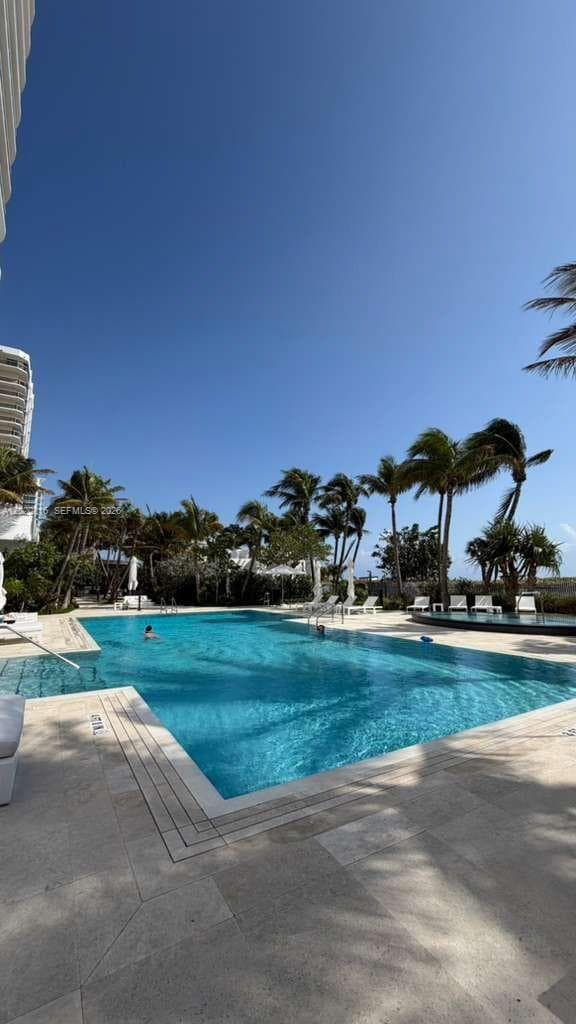 A12020816 — Miami Beach — 41