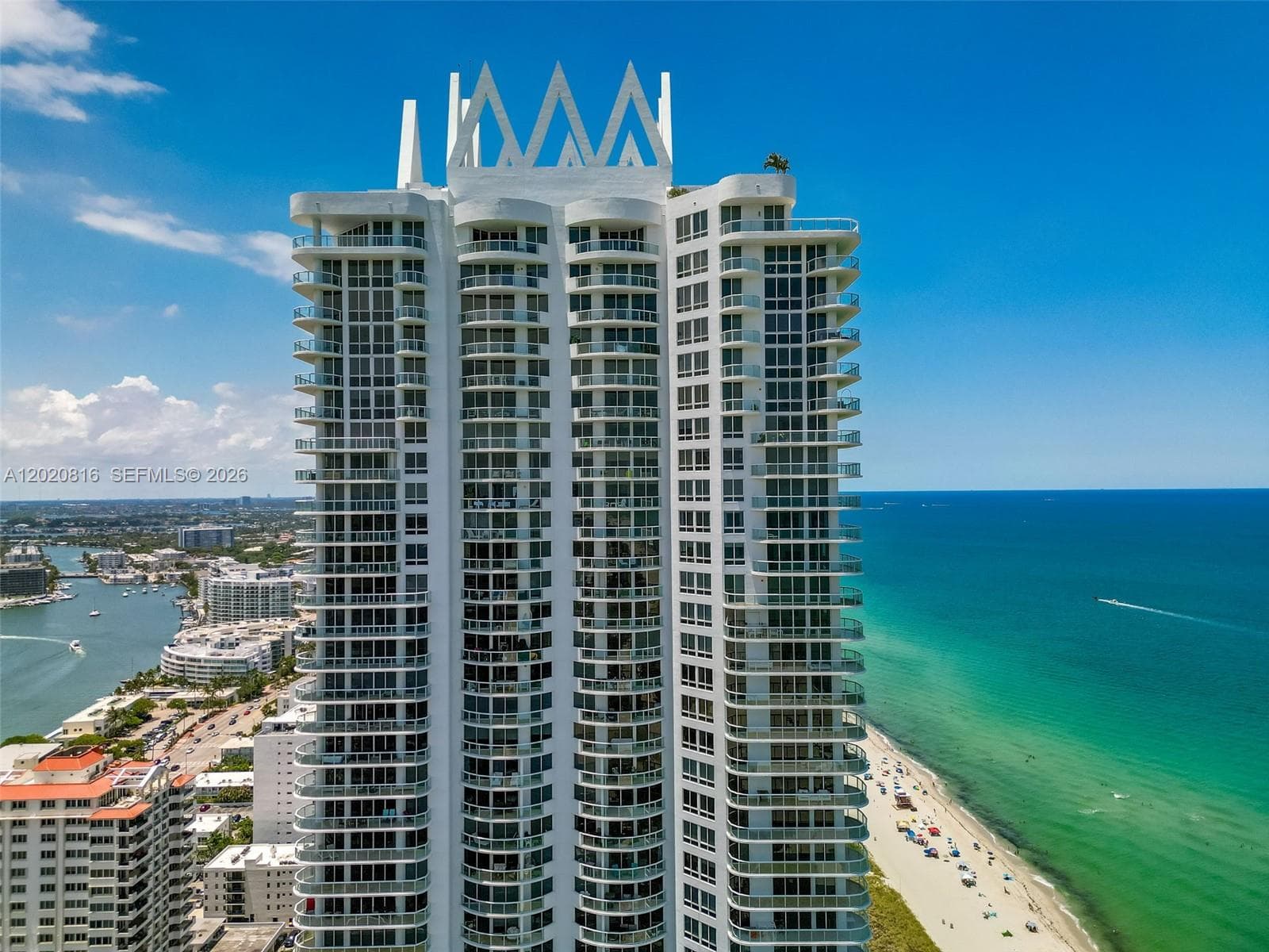 A12020816 — Miami Beach — 40