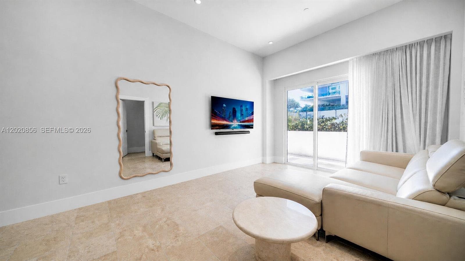 A12020856 — Miami Beach — 13