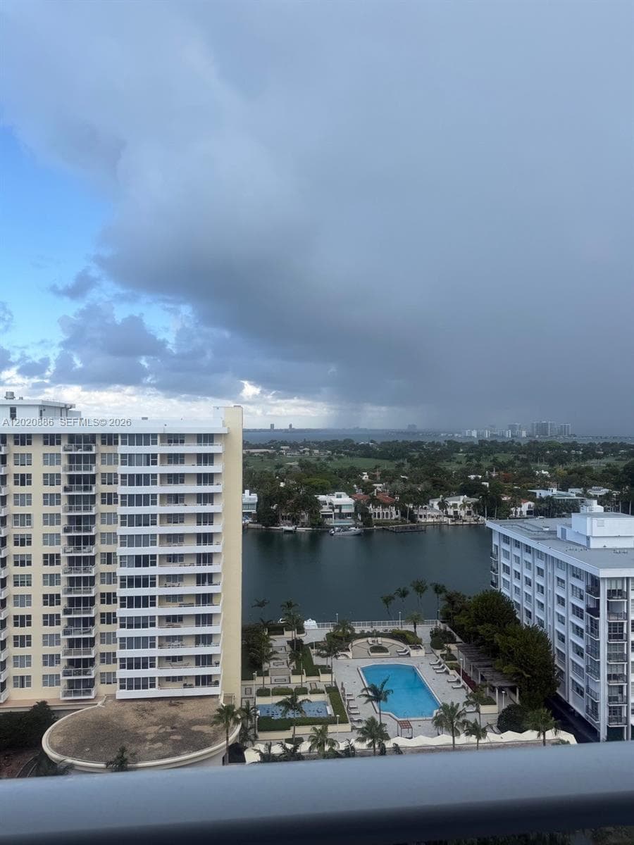 A12020886 — Miami Beach — 3