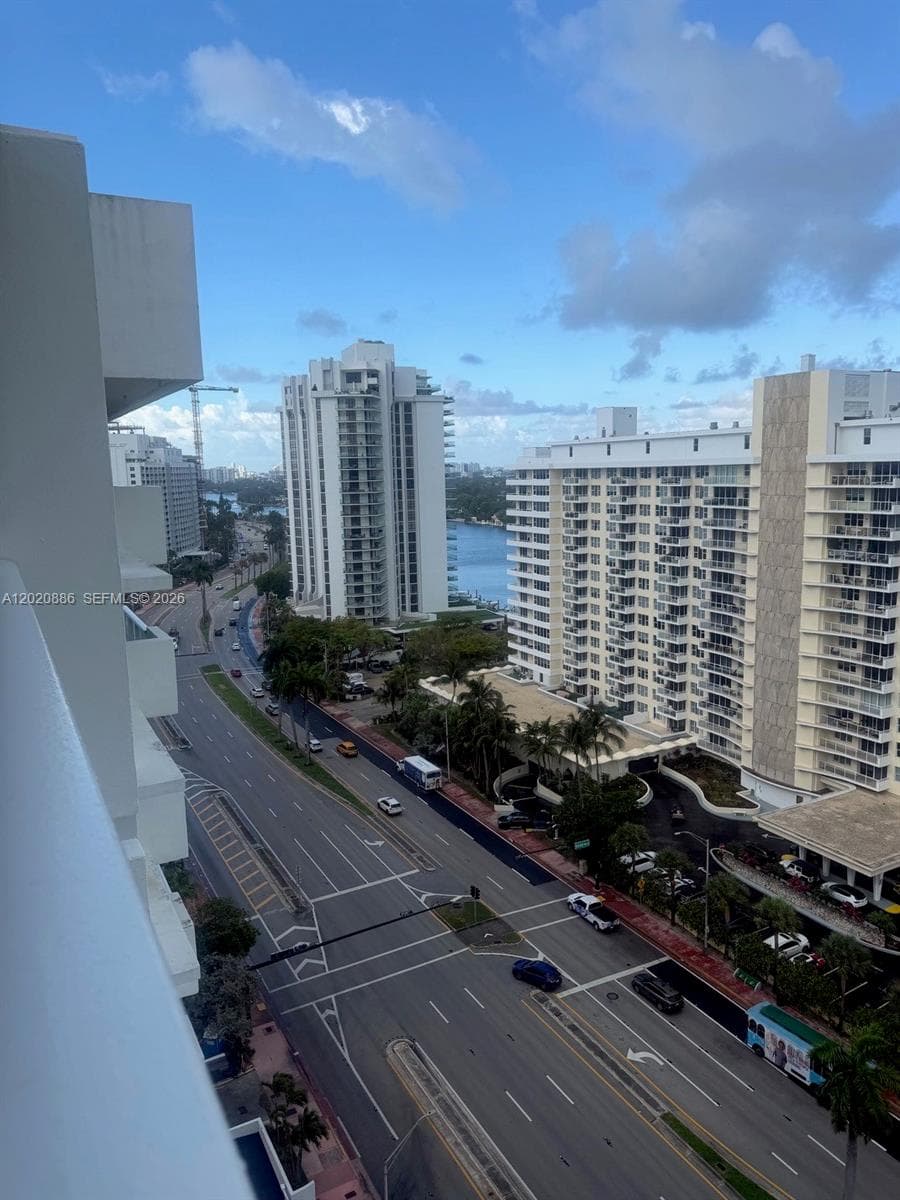A12020886 — Miami Beach — 5