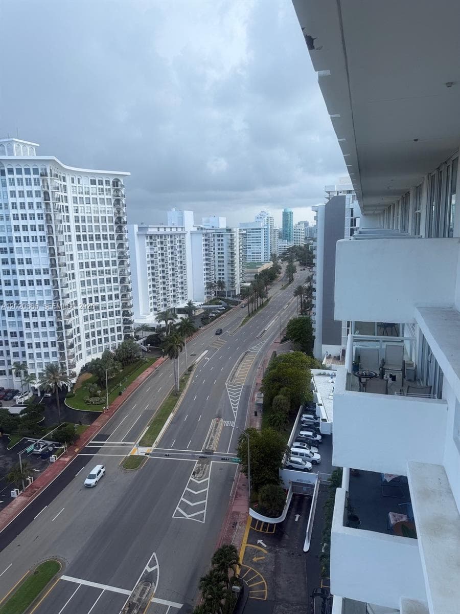 A12020886 — Miami Beach — 4
