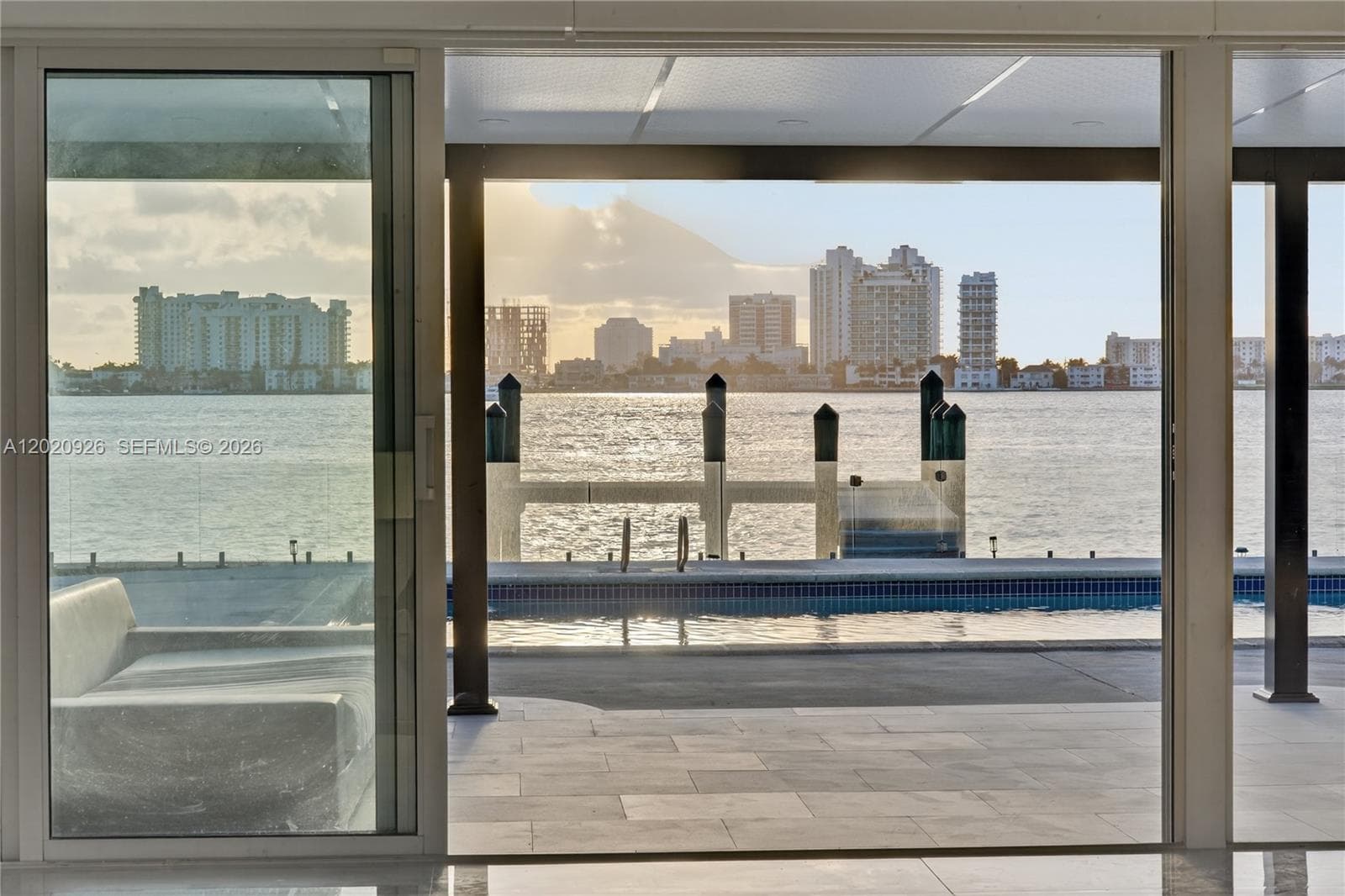 A12020926 — Miami Beach — 43