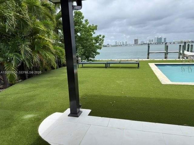 A12020926 — Miami Beach — 41