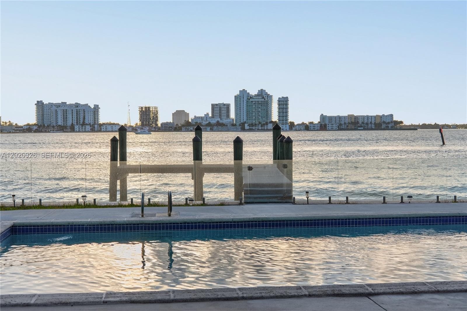 A12020926 — Miami Beach — 35
