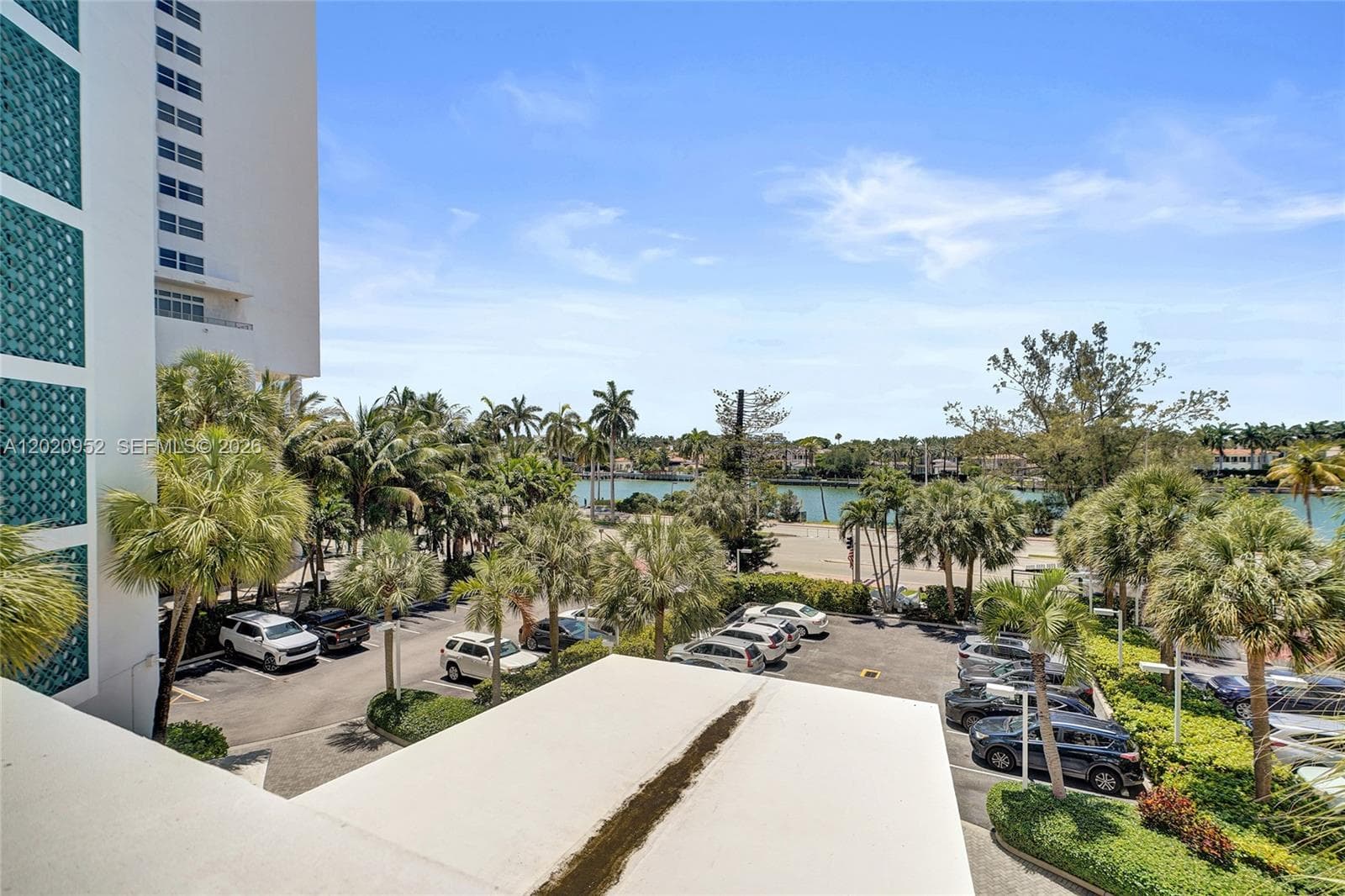 A12020952 — Miami Beach — 19