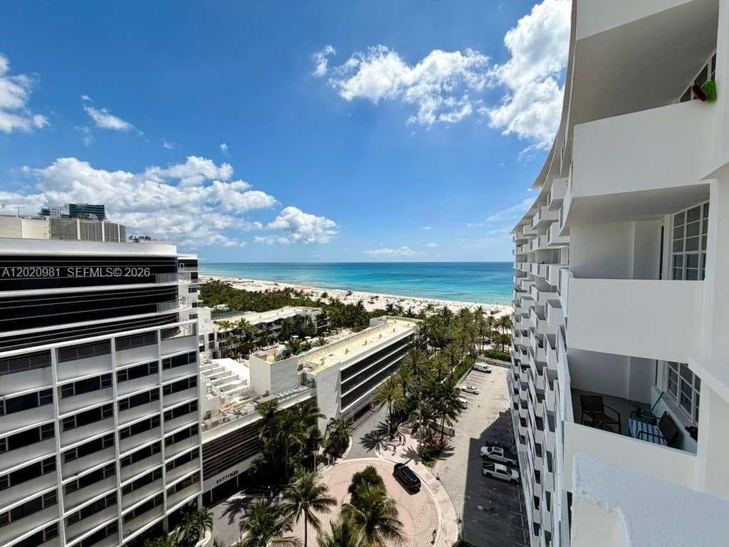 A12020981 — Miami Beach — 17