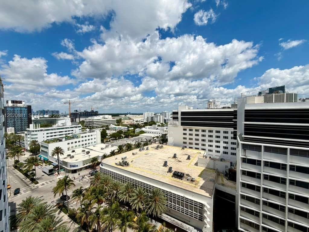 A12020981 — Miami Beach — 16
