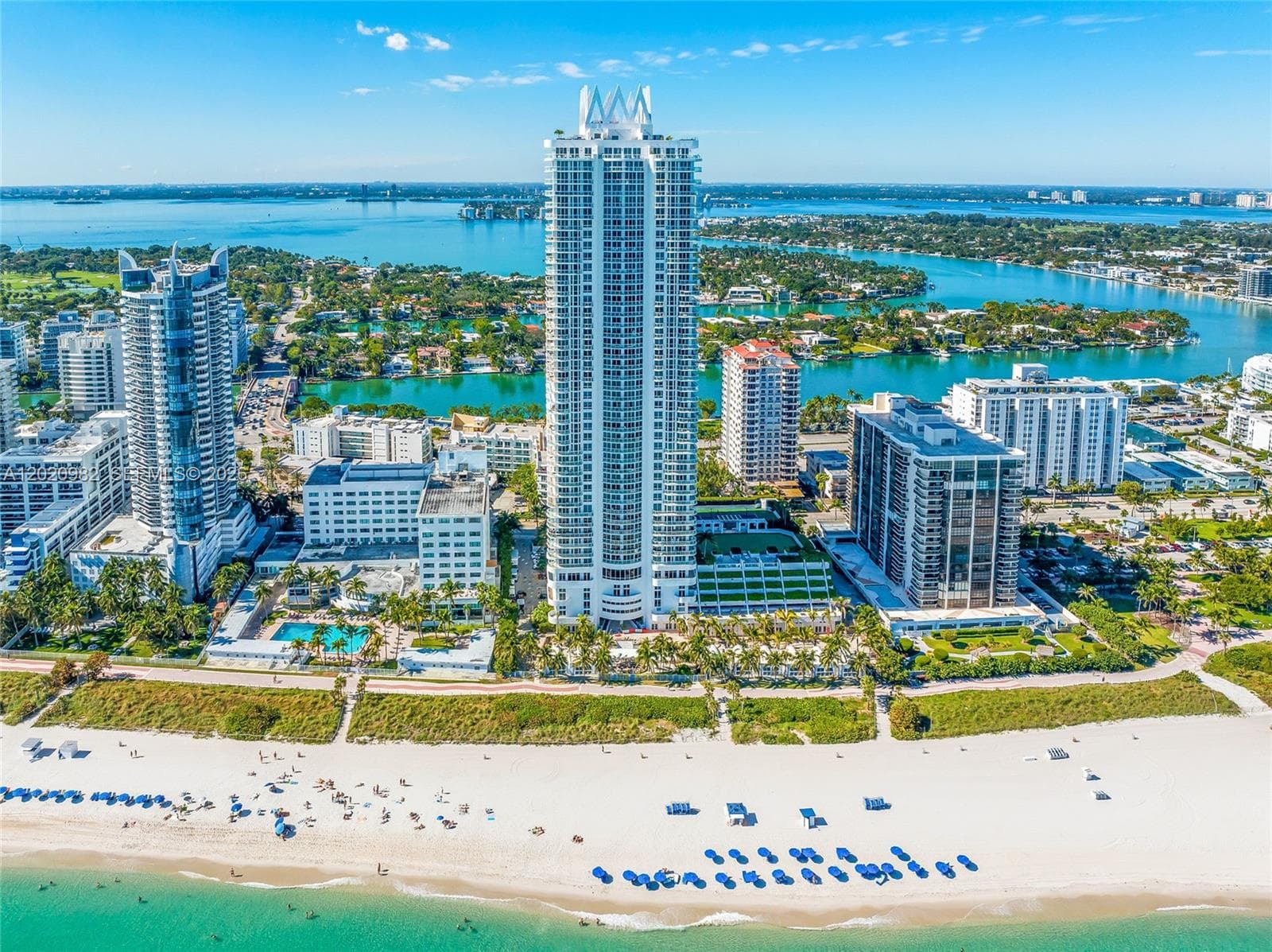 A12020982 — Miami Beach — 71