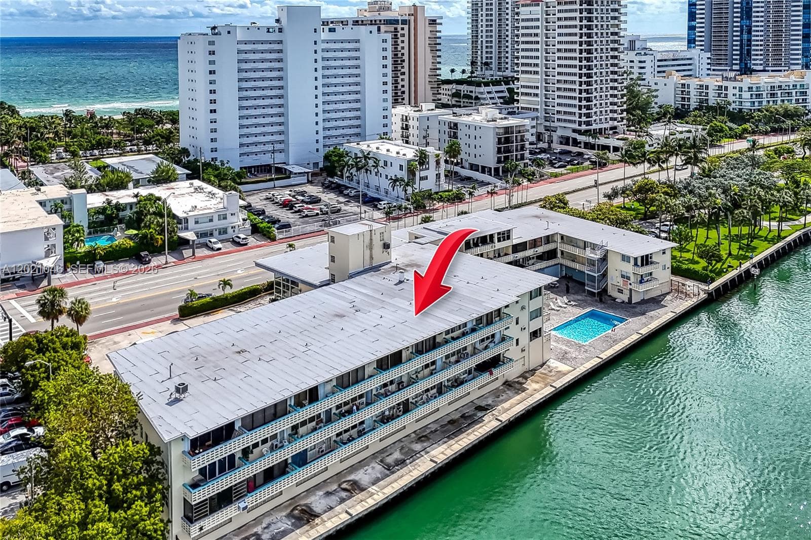 A12021046 — Miami Beach — 27