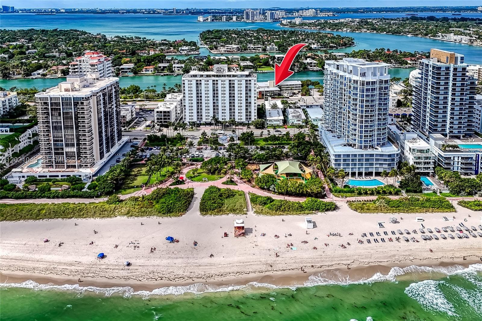 A12021046 — Miami Beach — 32