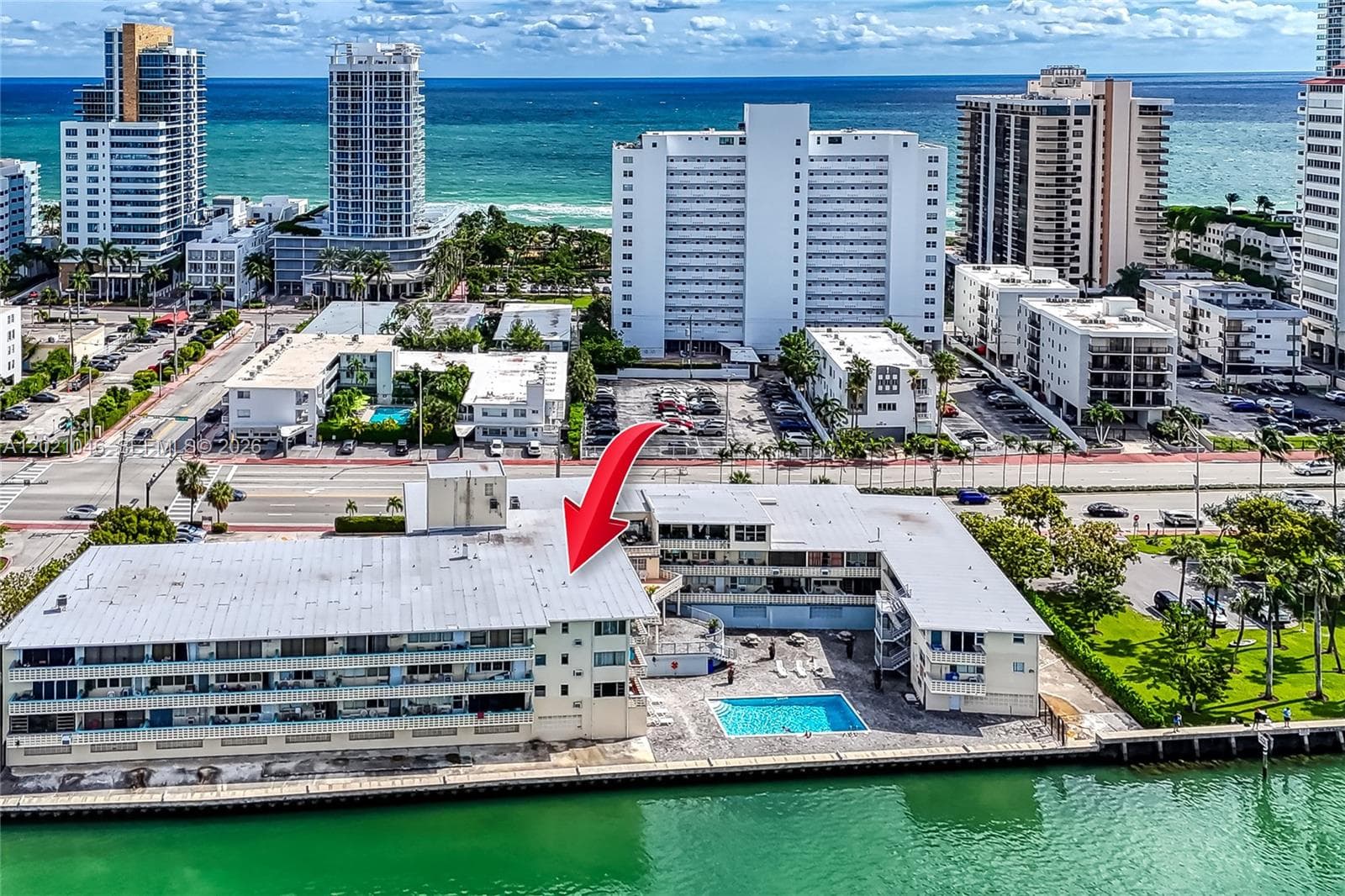 A12021046 — Miami Beach — 28