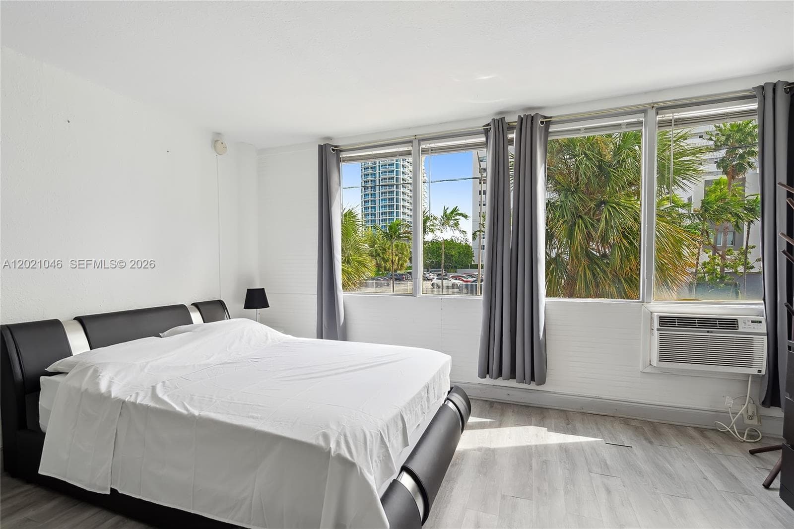 A12021046 — Miami Beach — 5
