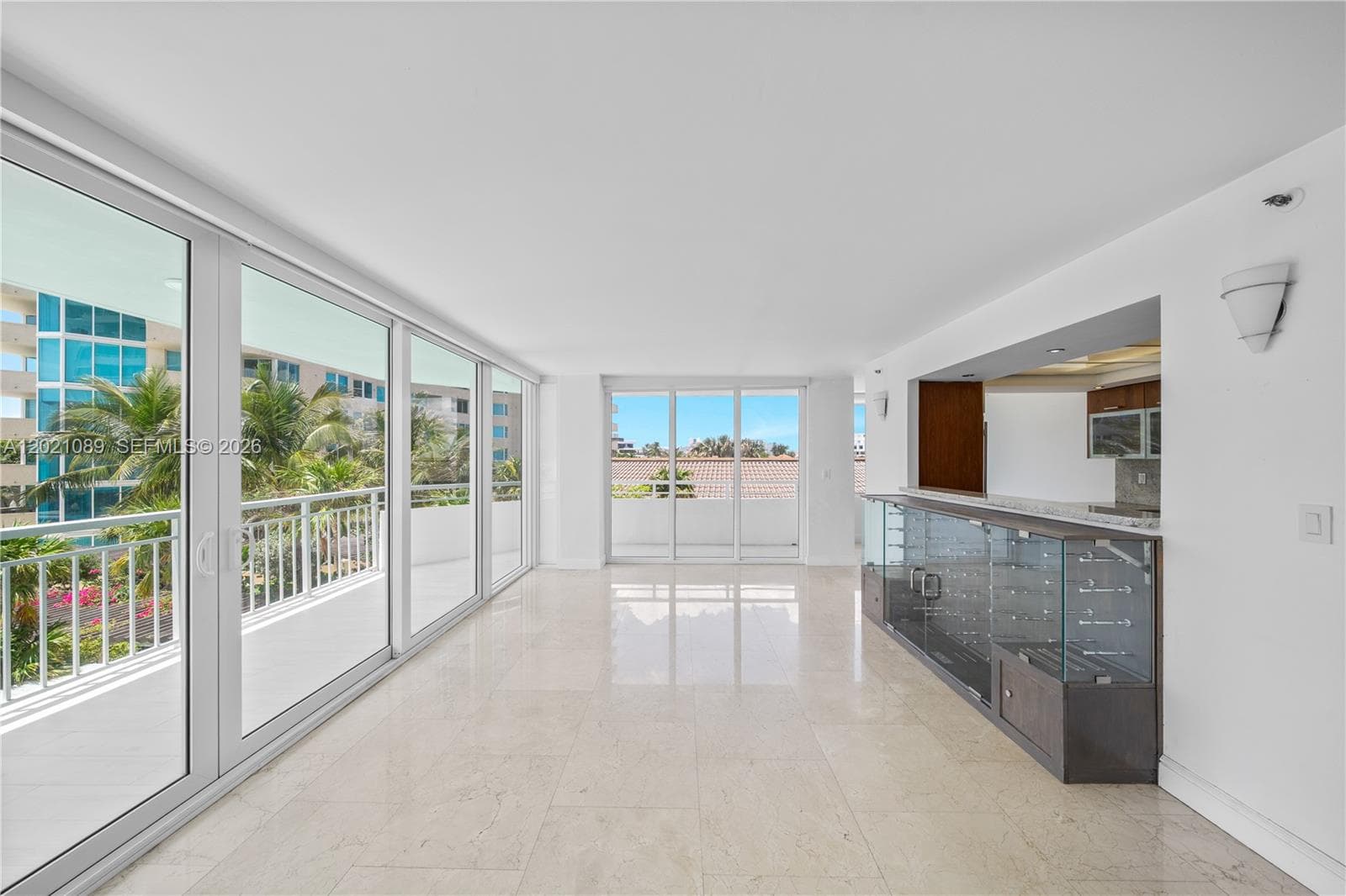 A12021089 — Miami Beach — 5