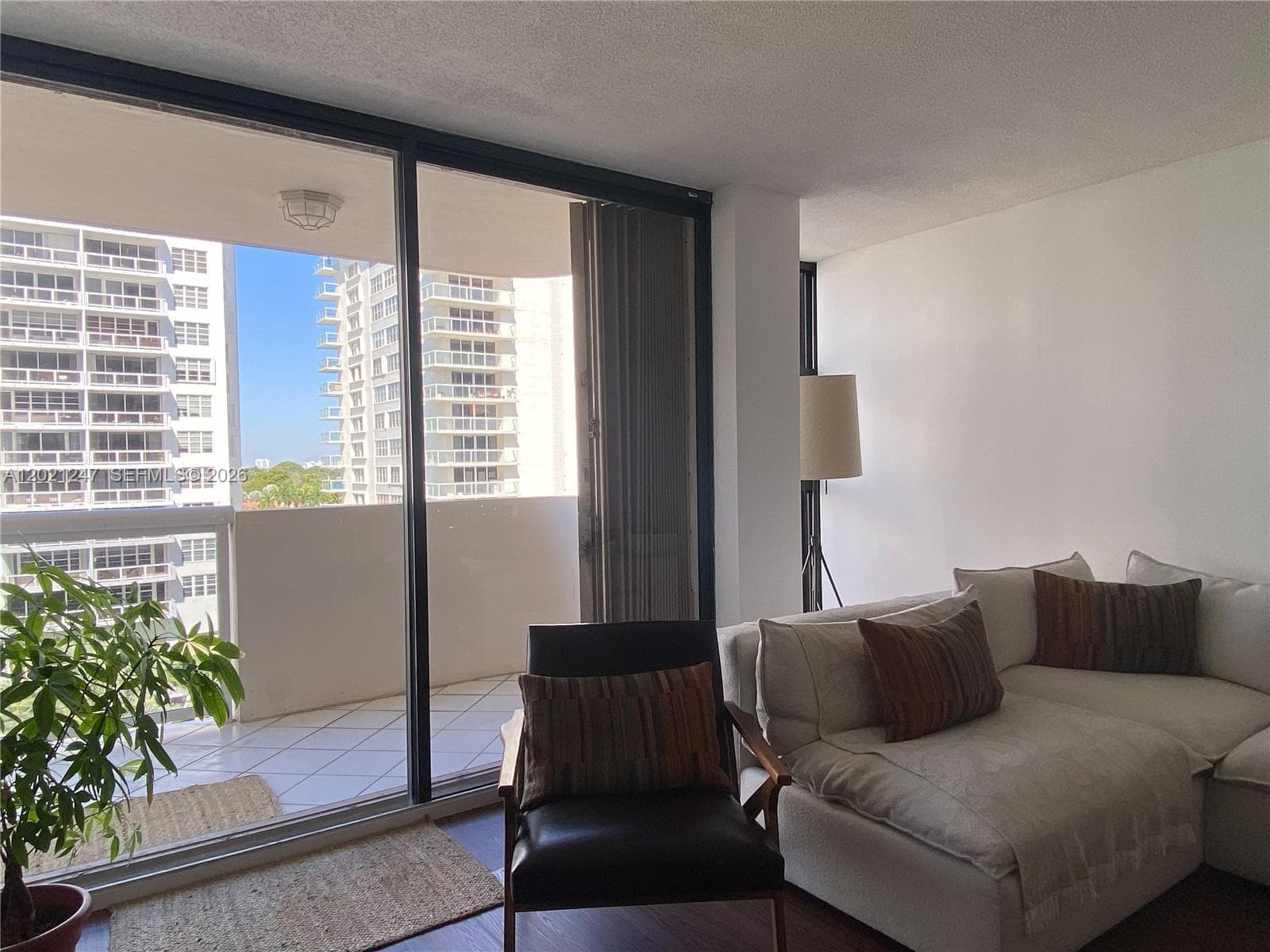A12021247 — Miami Beach — 6