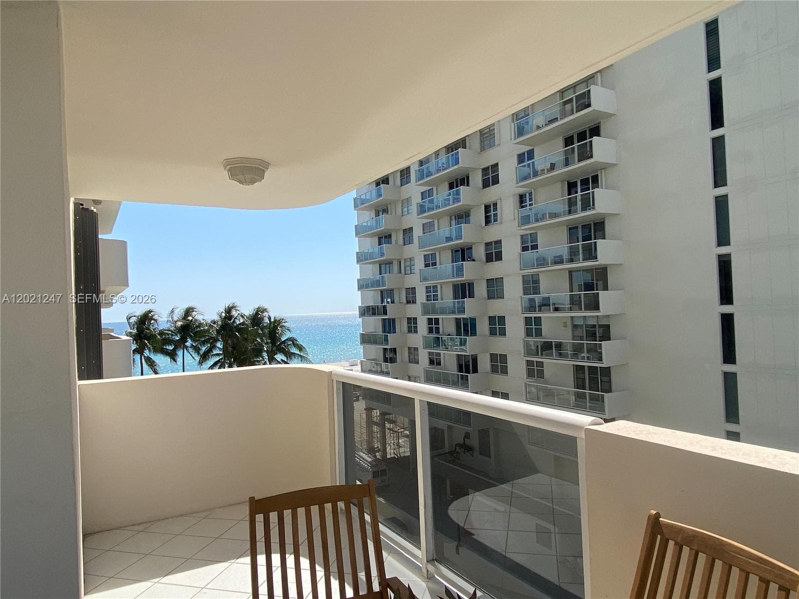 A12021247 — Miami Beach — 17