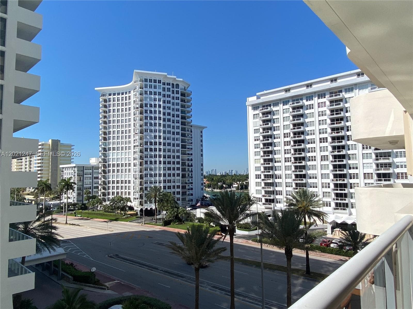 A12021247 — Miami Beach — 16