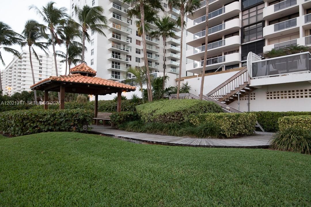 A12021247 — Miami Beach — 28