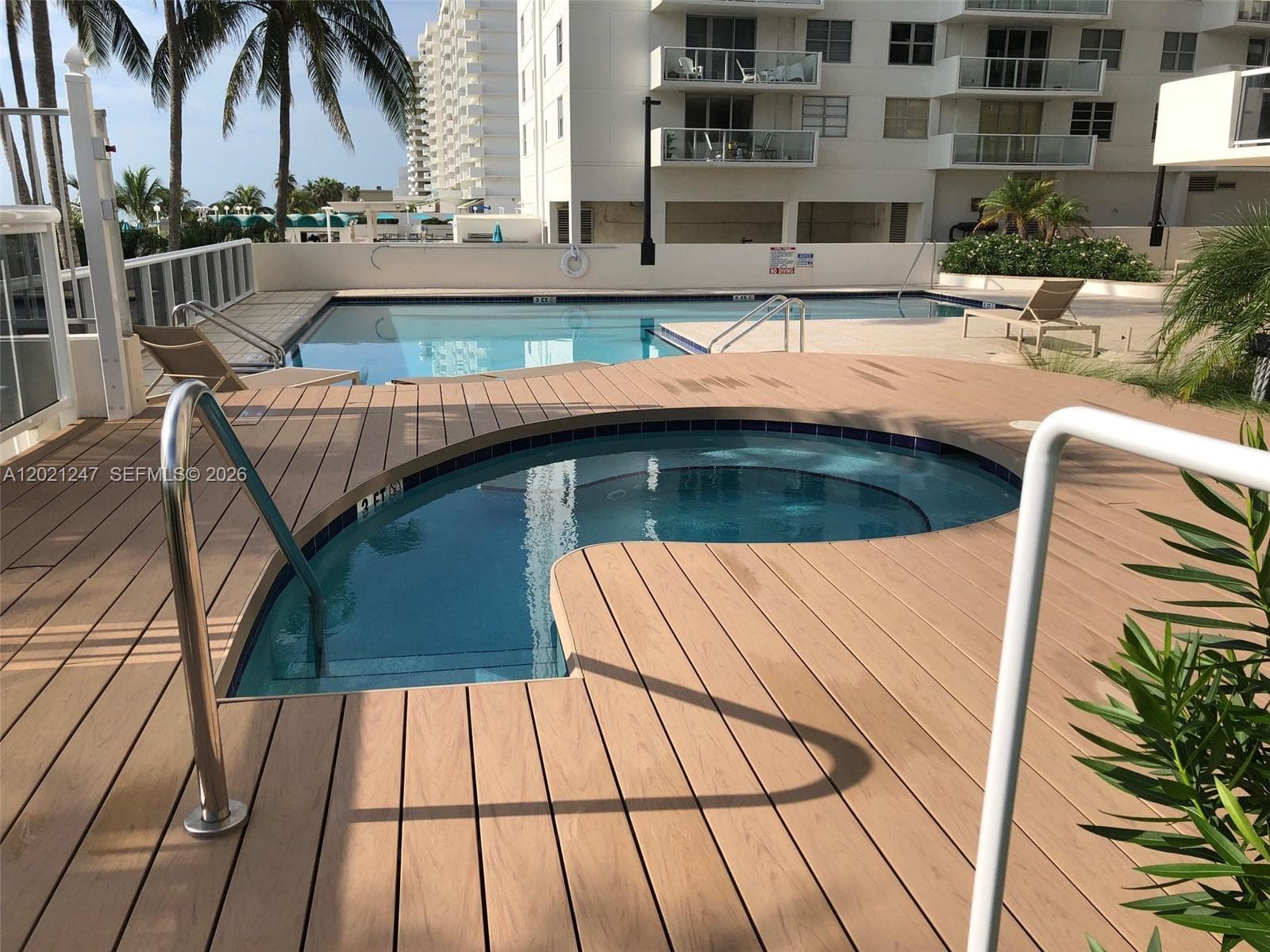 A12021247 — Miami Beach — 20