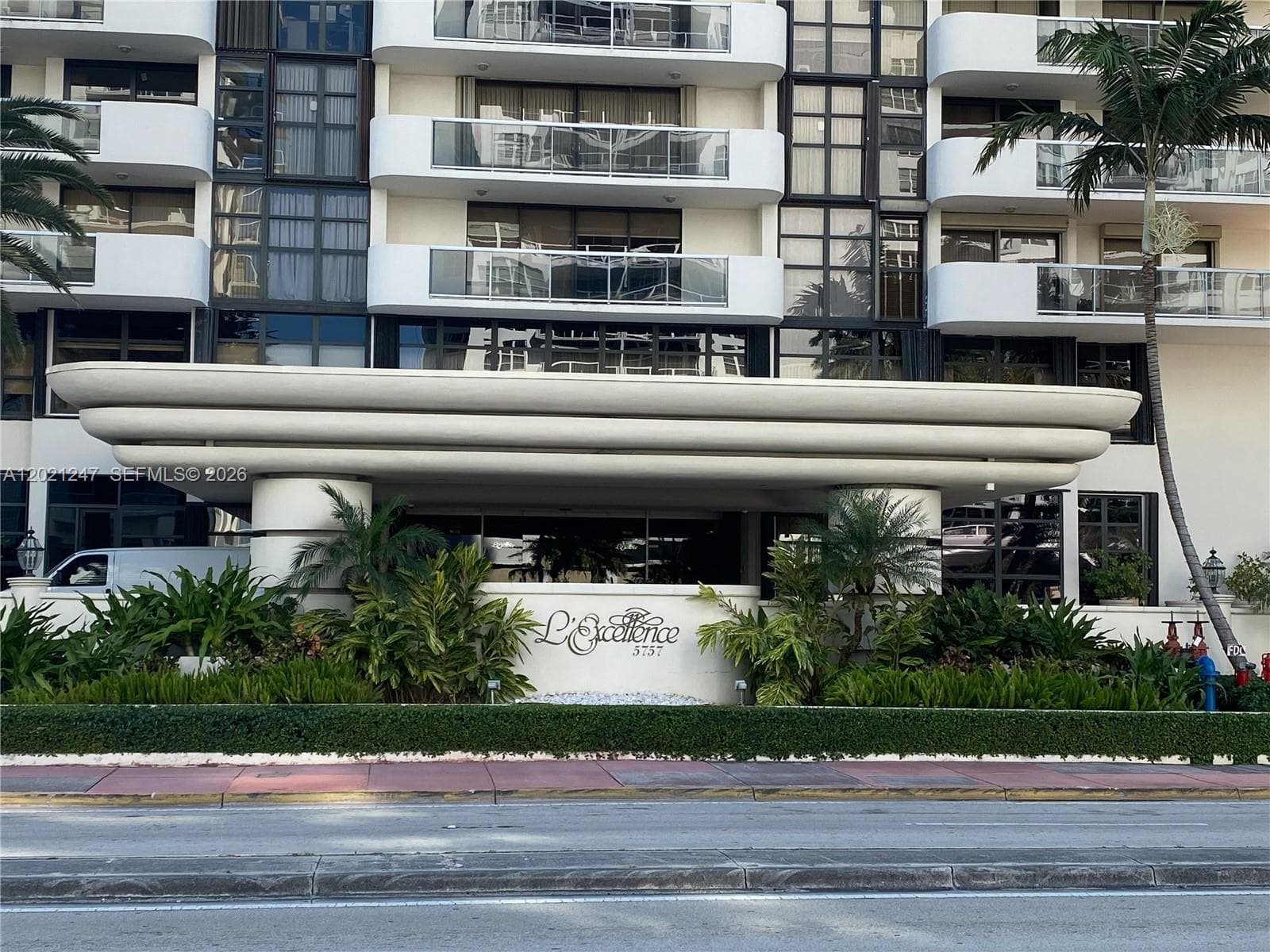 A12021247 — Miami Beach — 18