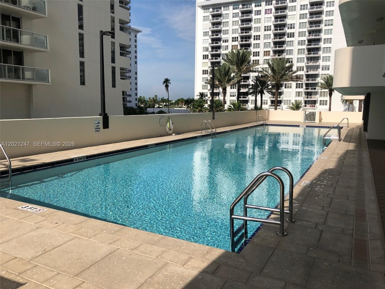 A12021247 — Miami Beach — 19