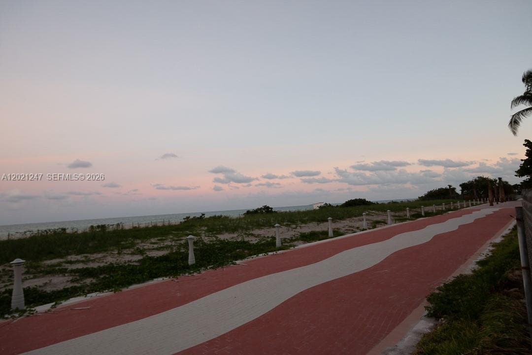 A12021247 — Miami Beach — 29