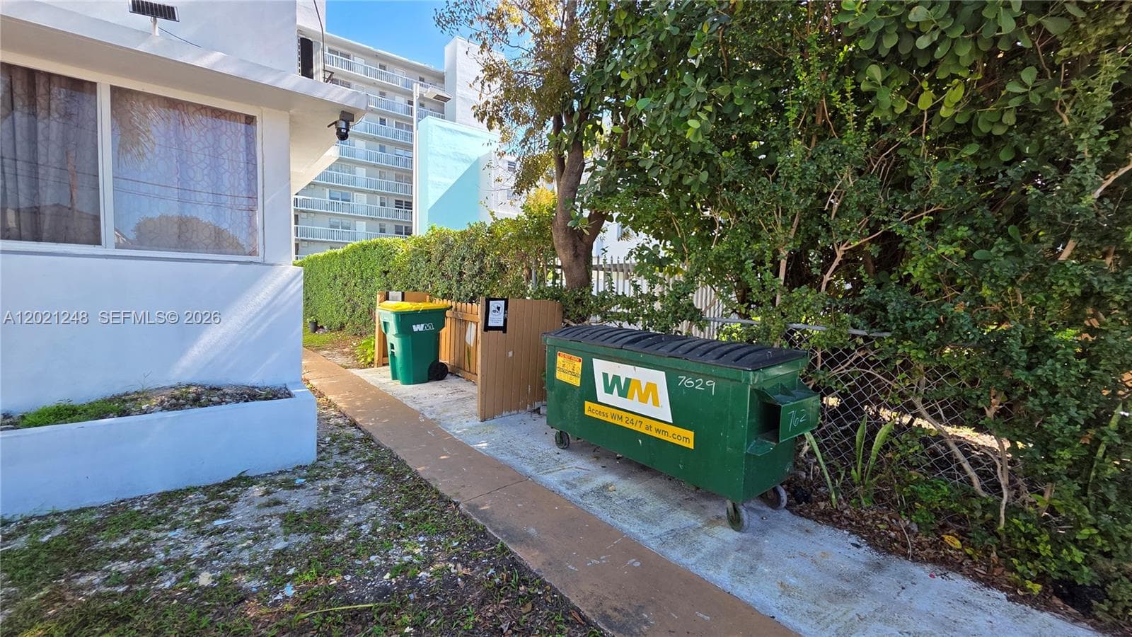 A12021248 — Miami Beach — 28