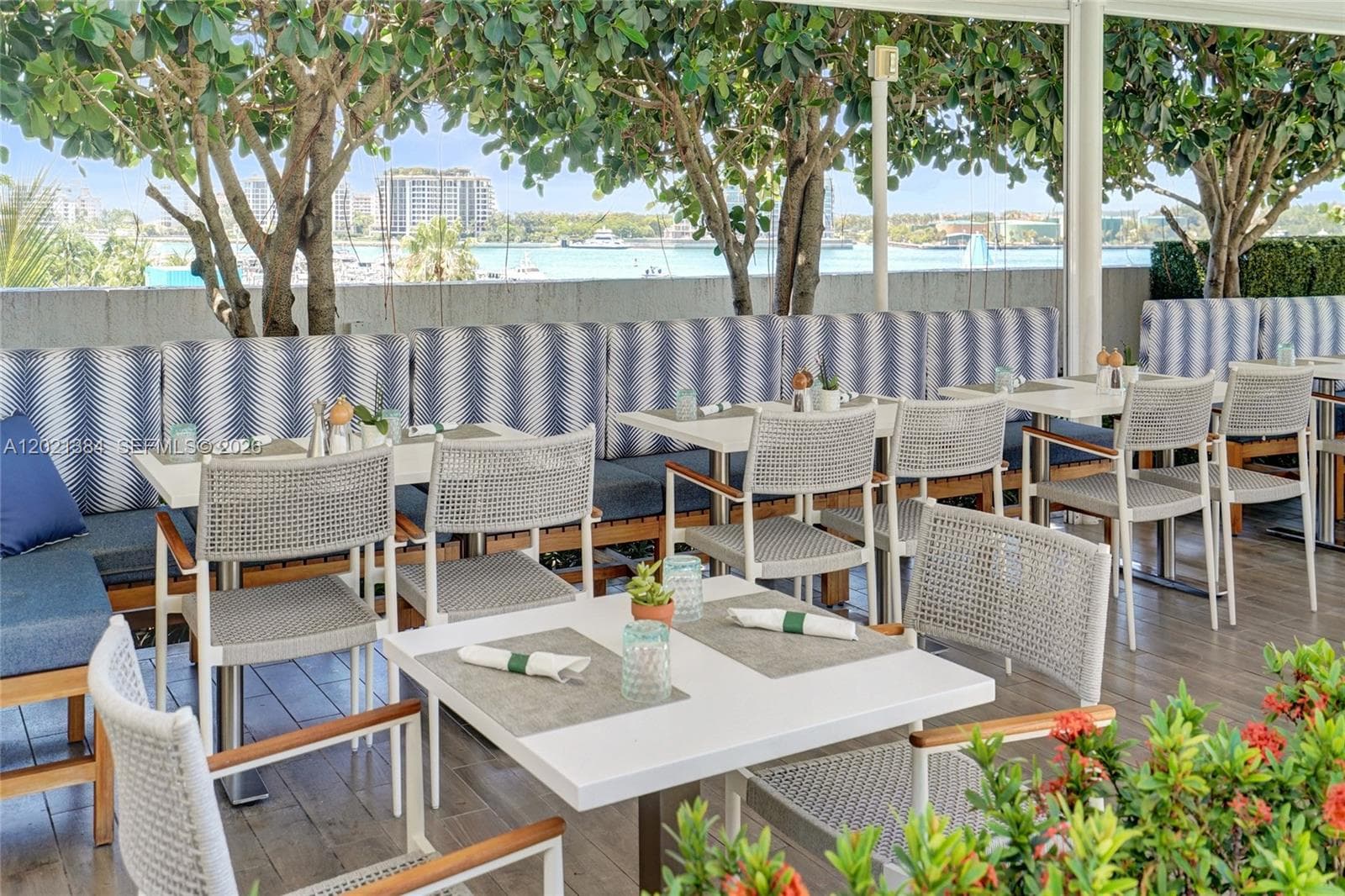 A12021384 — Miami Beach — 42