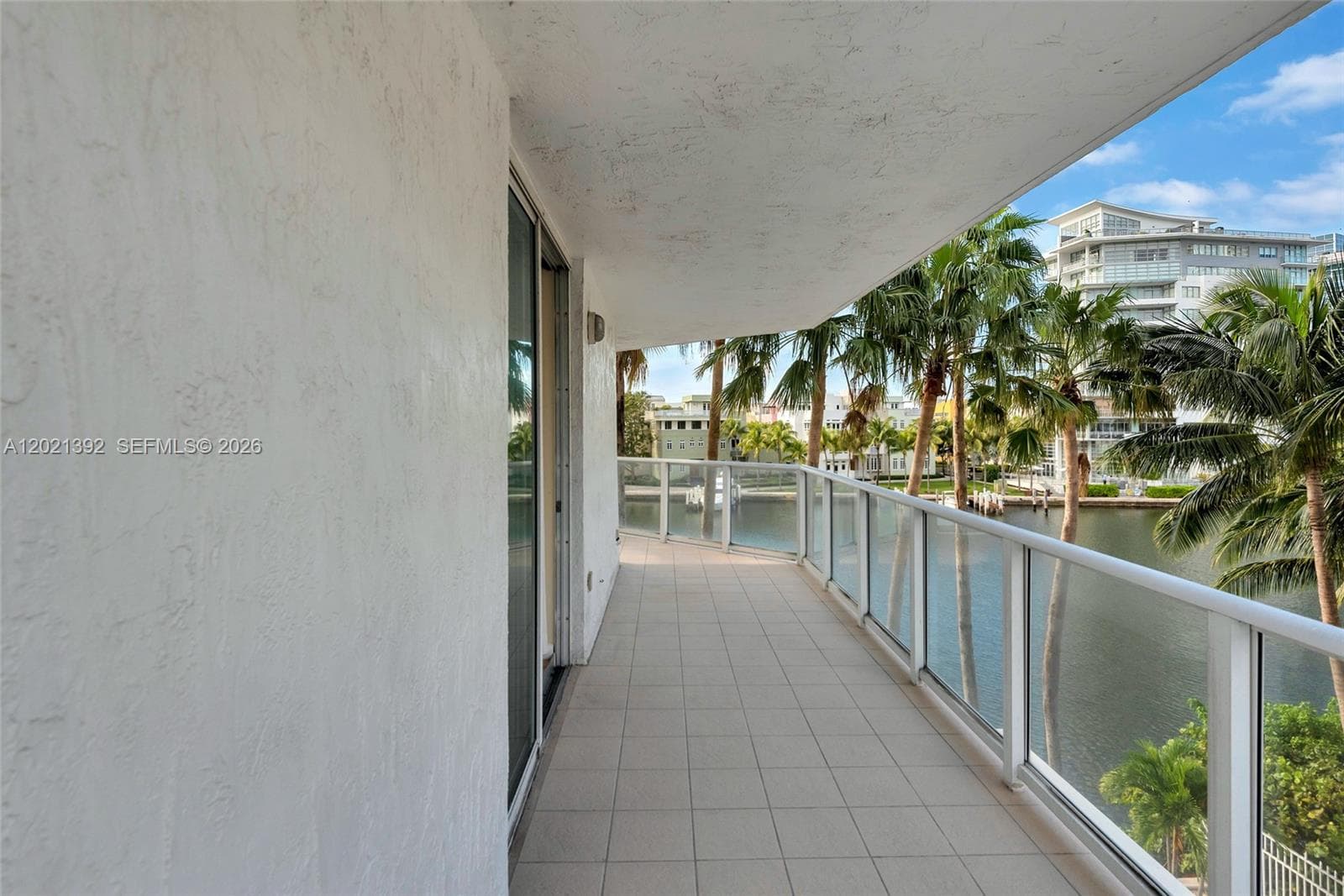 A12021392 — Miami Beach — 4