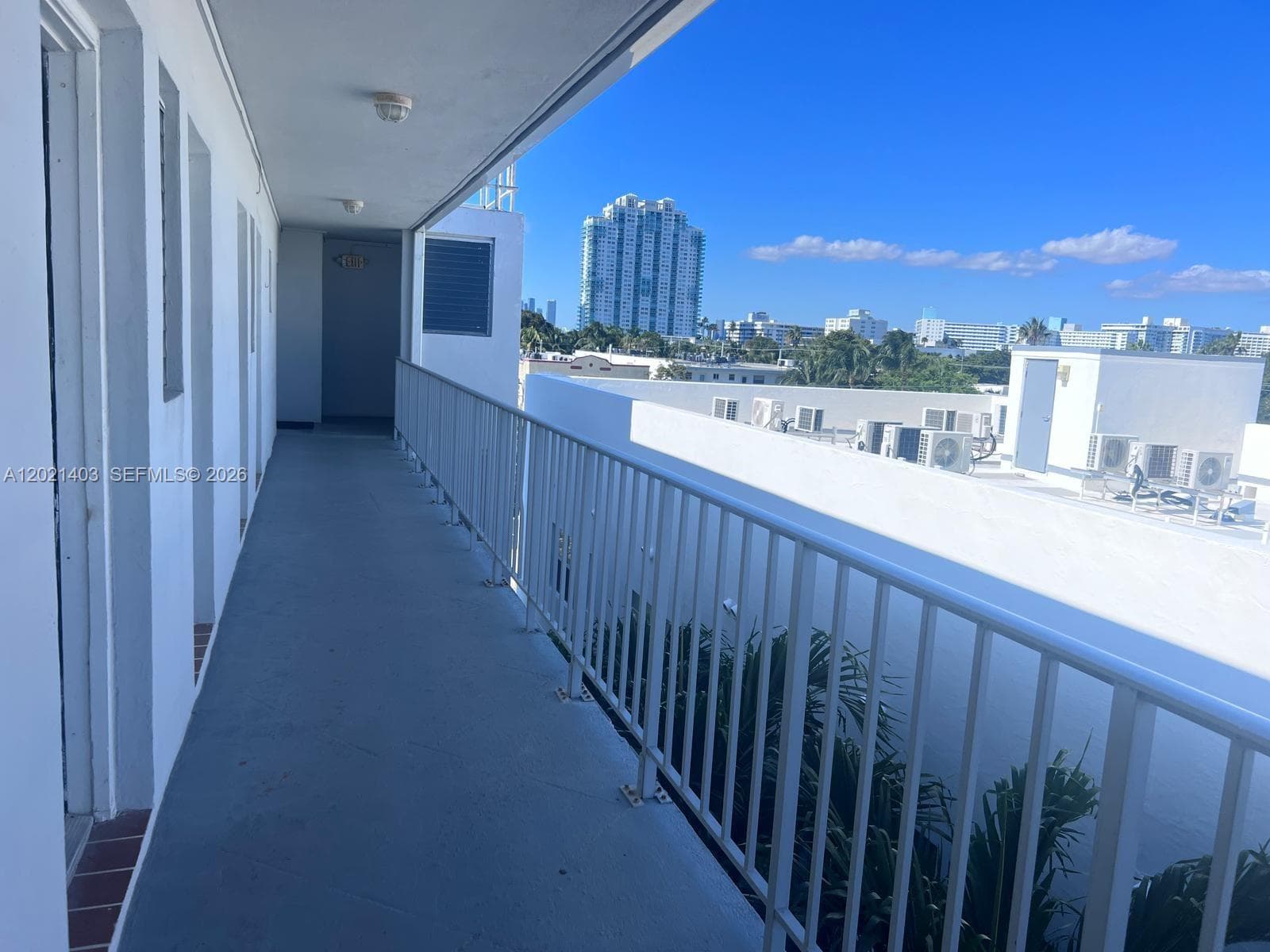 A12021403 — Miami Beach — 13