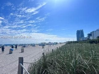 A12021403 — Miami Beach — 18
