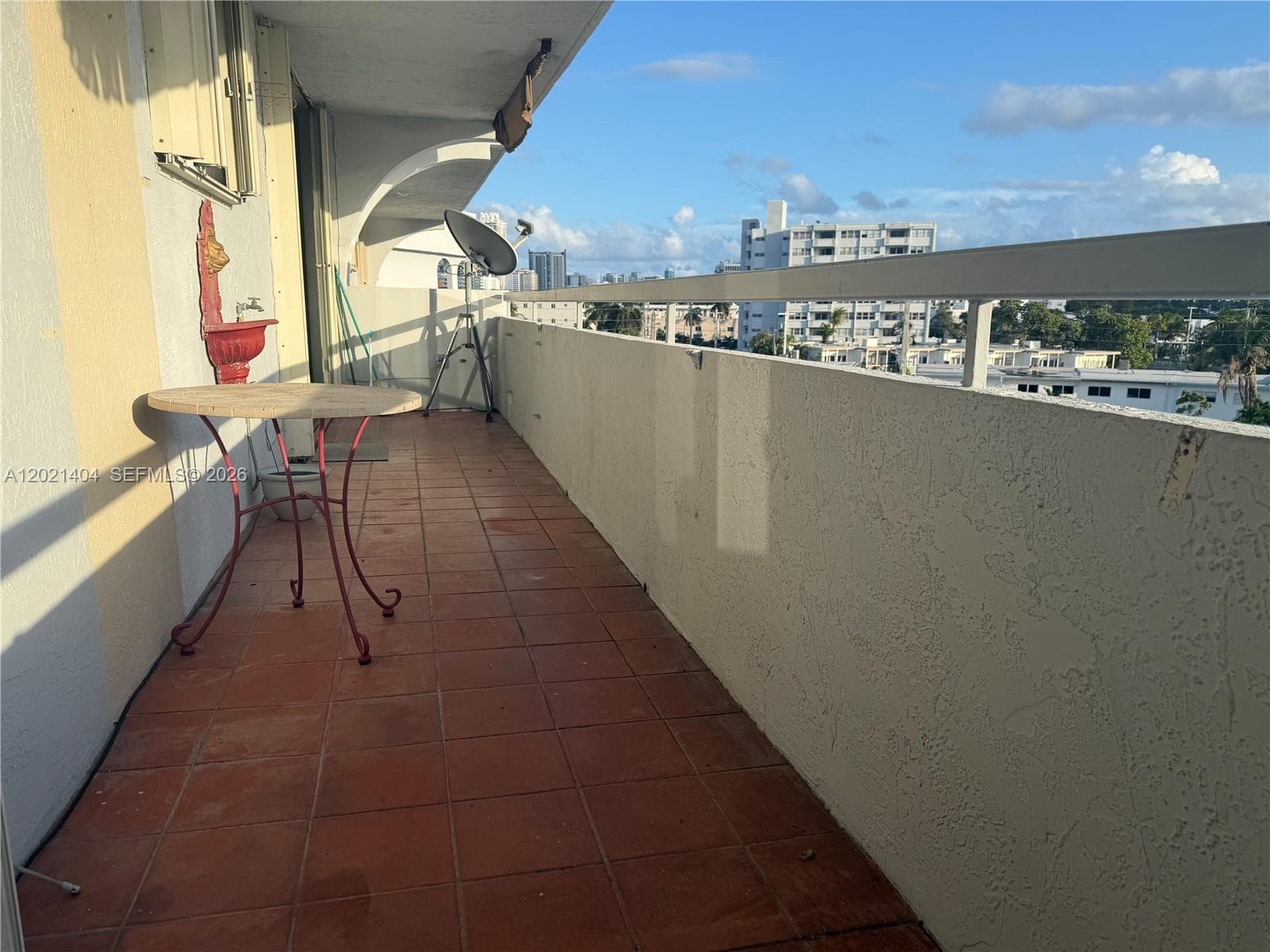 A12021404 — Miami Beach — 10