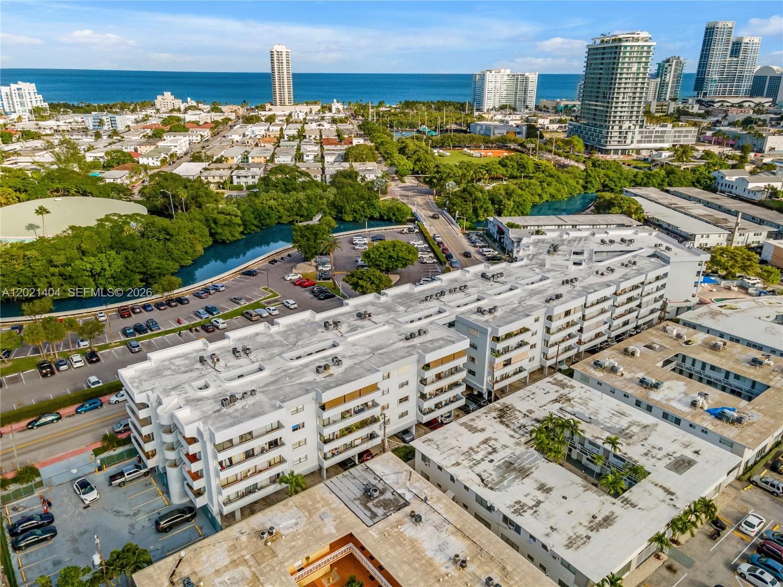A12021404 — Miami Beach — 18