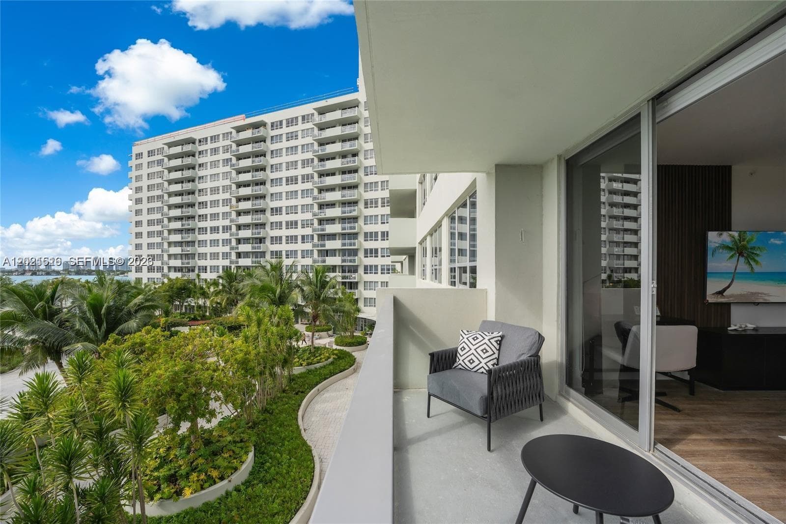 A12021516 — Miami Beach — 3